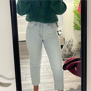 Light wash mom jean